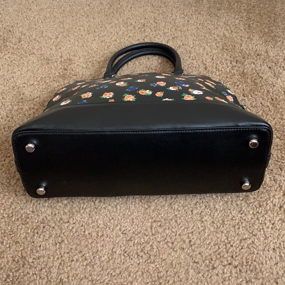 Coach - Picture 5 of 9